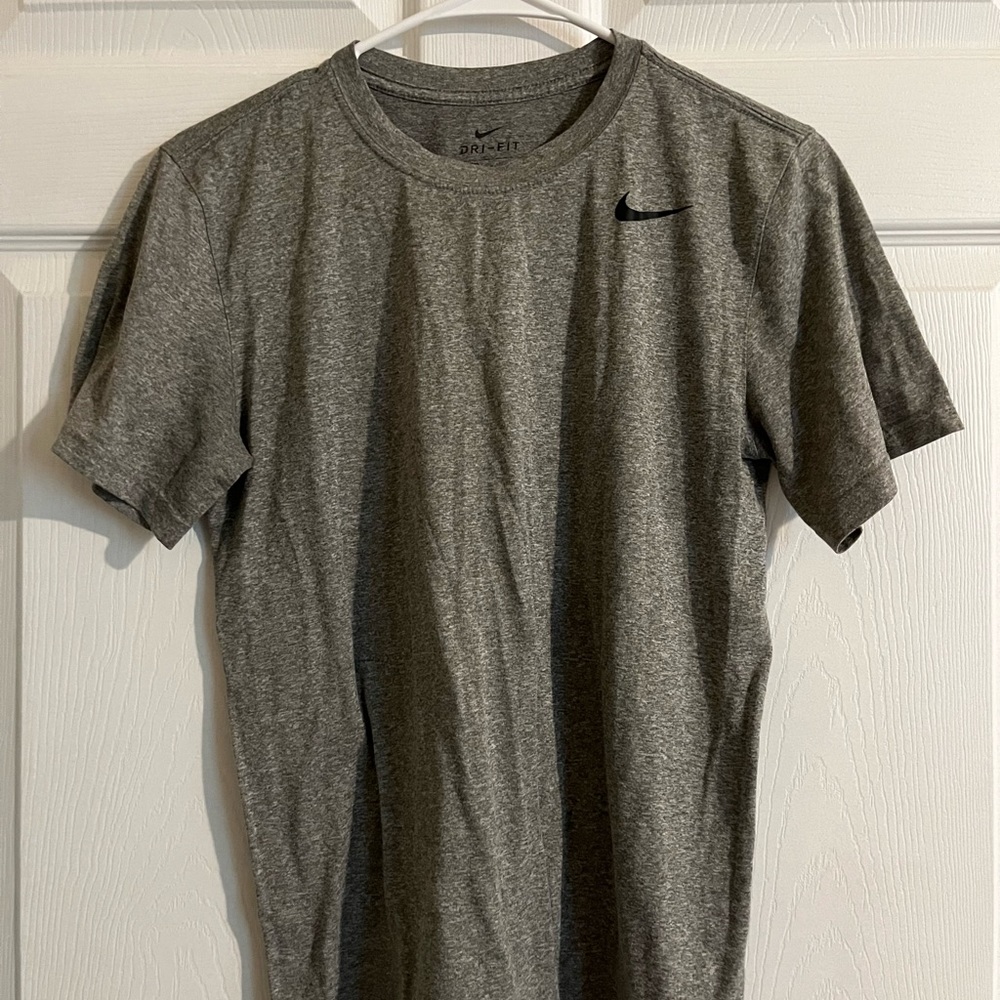 Men’s Nike short sleeve tee